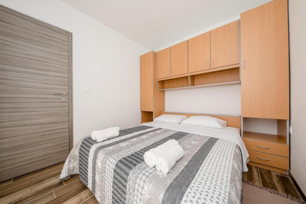 Apartments Gael Лопар Екстериор снимка