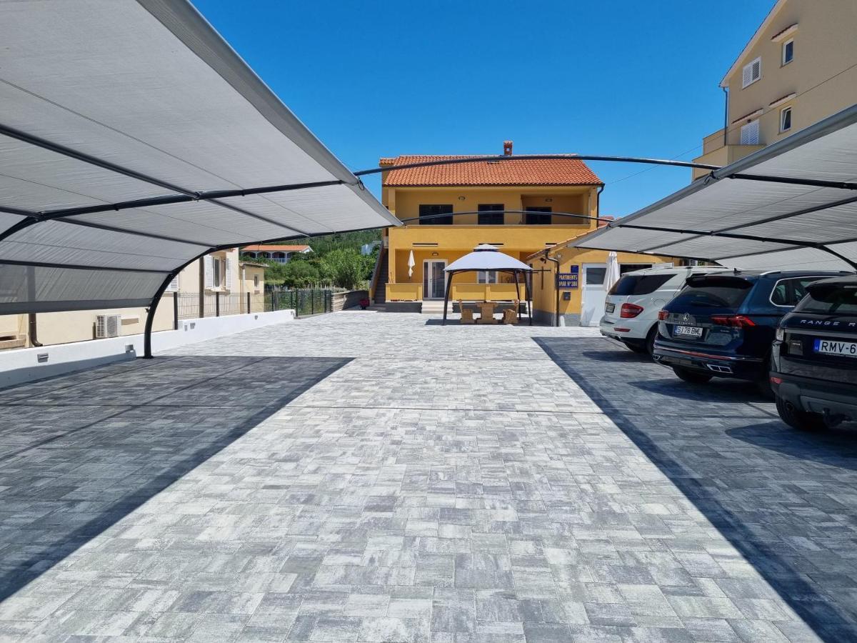 Apartments Gael Лопар Екстериор снимка